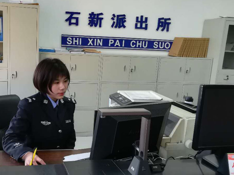 3月8日，辅警薄冬雨在派出所值班(1)