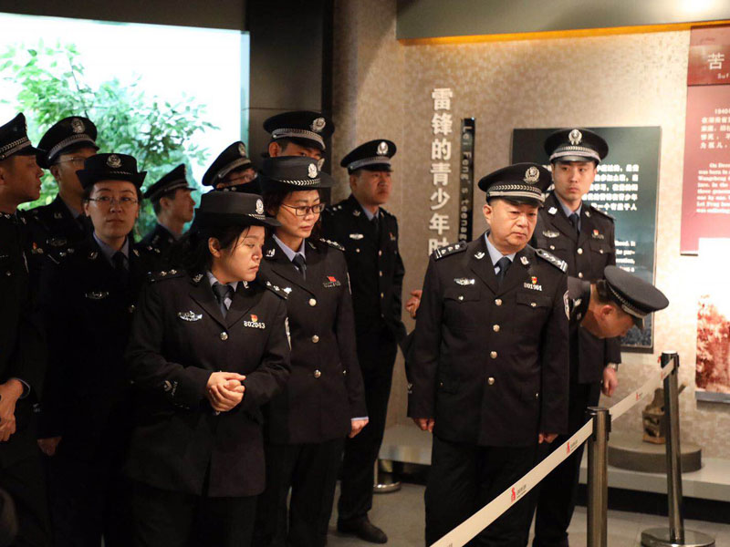 辽阳市公安局太子河分局青年民警参观雷锋纪念馆2