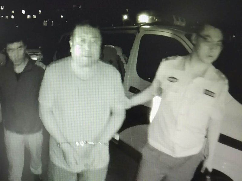 接到举报后，法库县人民法院执行局迅速出动，控制住被执行人任立新