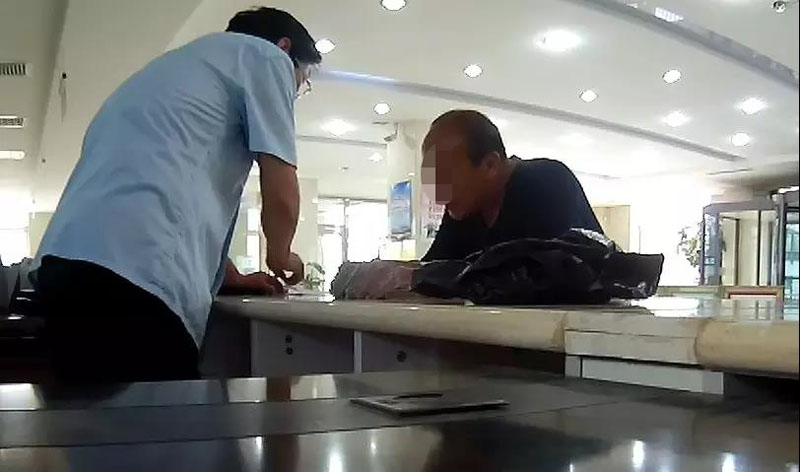 李某亲属前来还款