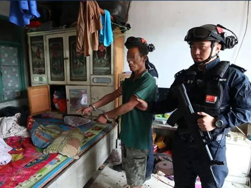 王某指认做案现场（相关案例配图）