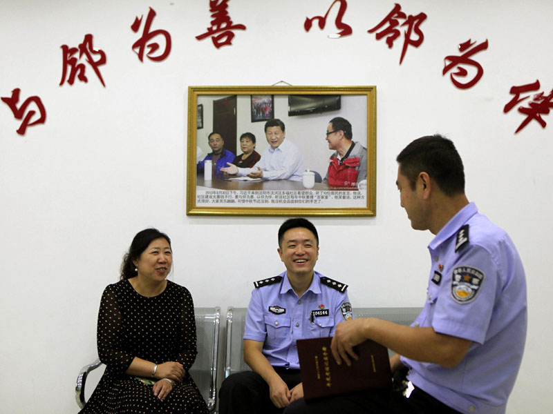 和社区群众亲如一家