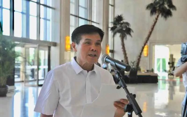 中华见义勇为基金会代秘书长帅福贵主持会见仪式_编辑