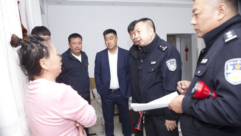 执行干警劝被执行人履行义务111