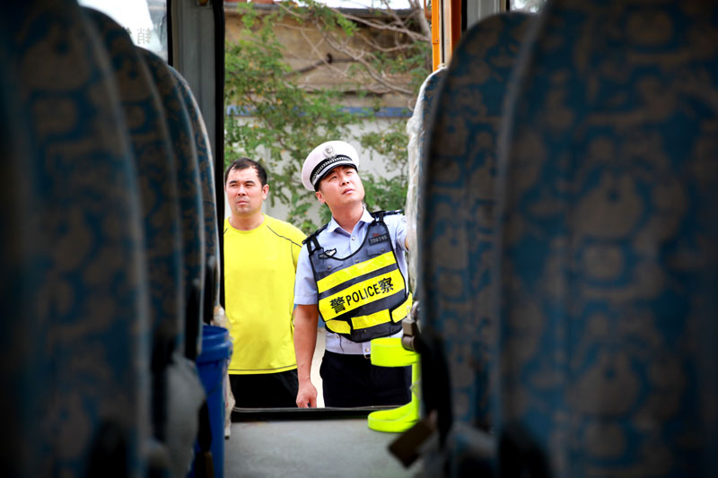 （4）营口交警服务当地经济建设，开展交通隐患大排查