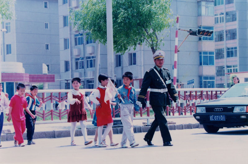 90年代辽河民警守卫校园平安