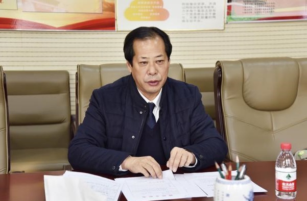 锦州市委政法委政治部主任、机关党总支副书记李伟做专题发言