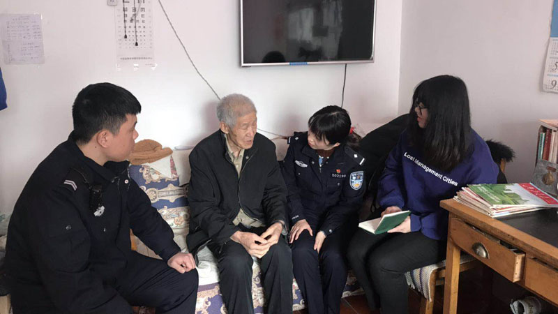 记者同田蕙闻到居民家走访