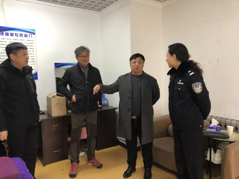 安慧副所长为双方交谈当翻译