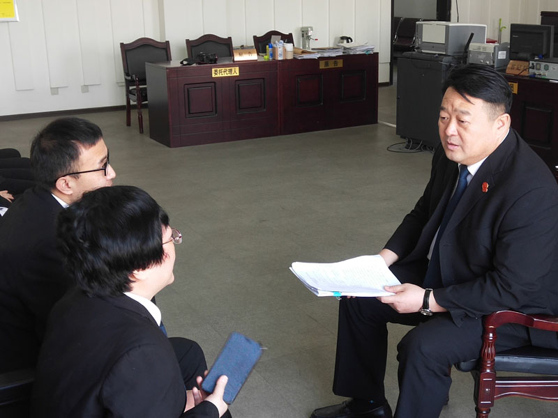 王忠泽与法官助理研究案件