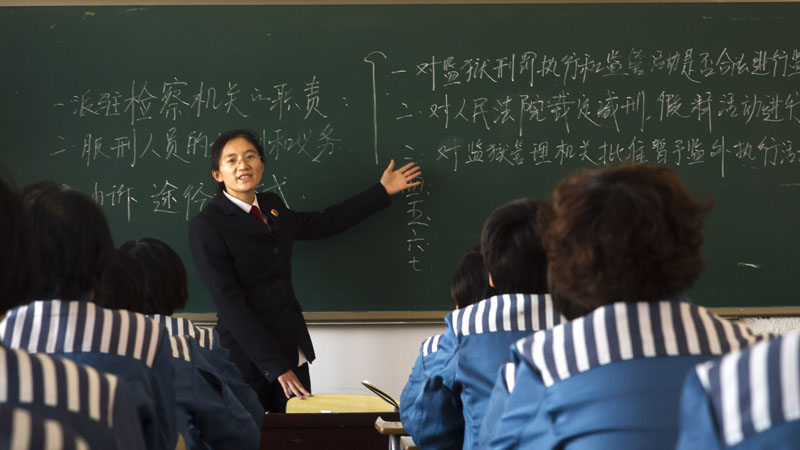 李海燕给服刑人员授课