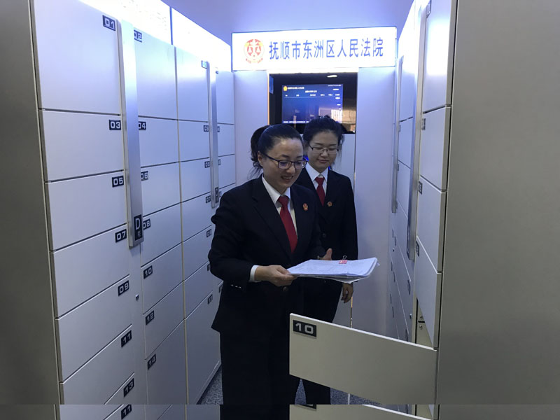员额法官曹晓梅第一个使用“云柜”拿到了卷宗