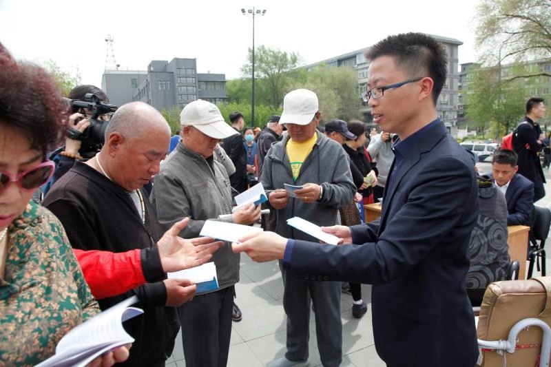 律师走进社区宣传法律知识