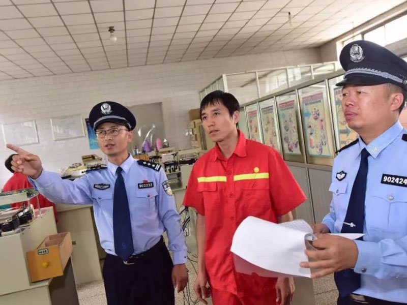 兴海派出所走进企业内部