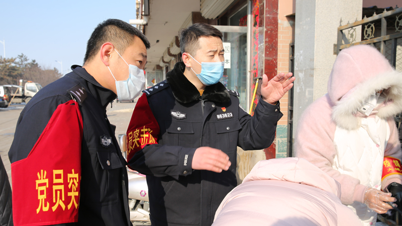 民警进入小区排查