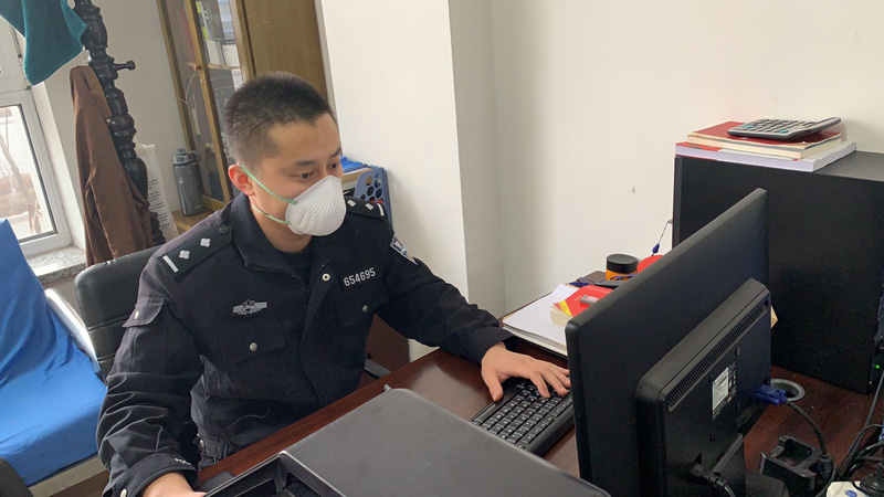 杨航坚守在岗位