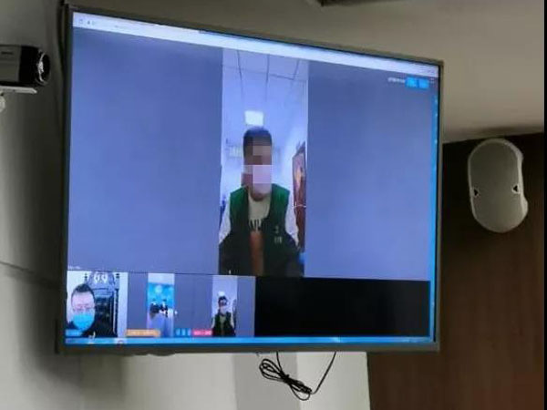 被告人在看守所隔空对话