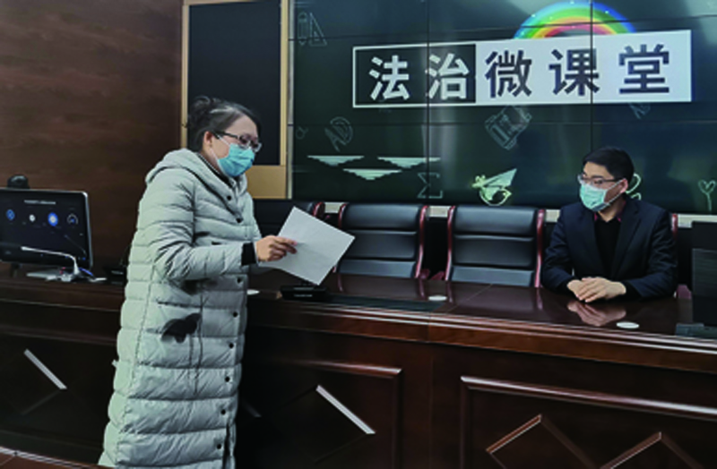 刘旌星在法治微课堂现场