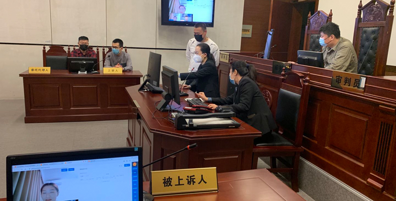 2、本溪中院技术团队正在进行远程庭审测试