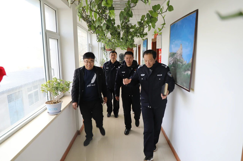南票公安分局领导走访企业