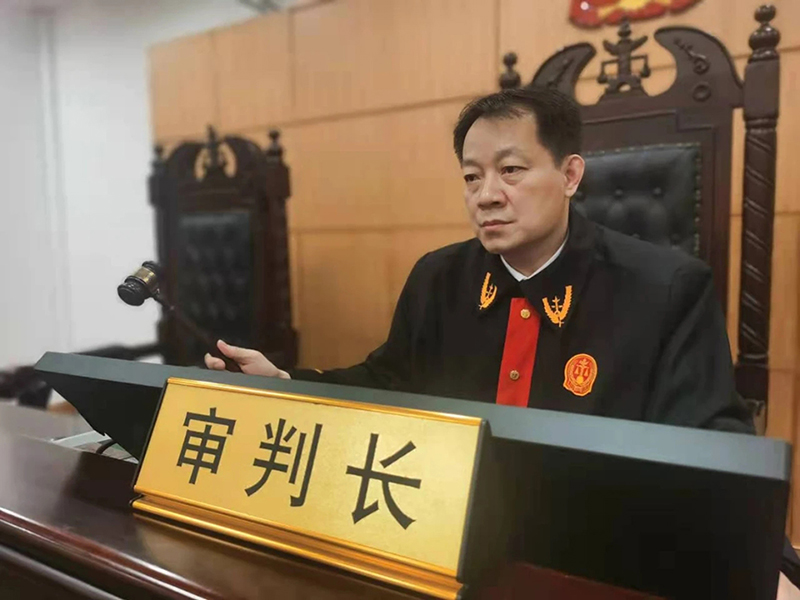 周发遴庭审图片
