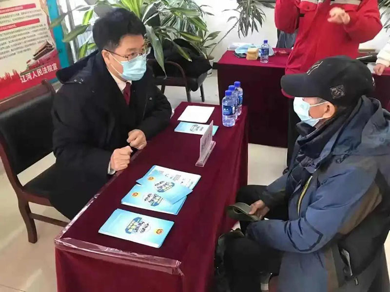 王小卫接待群众