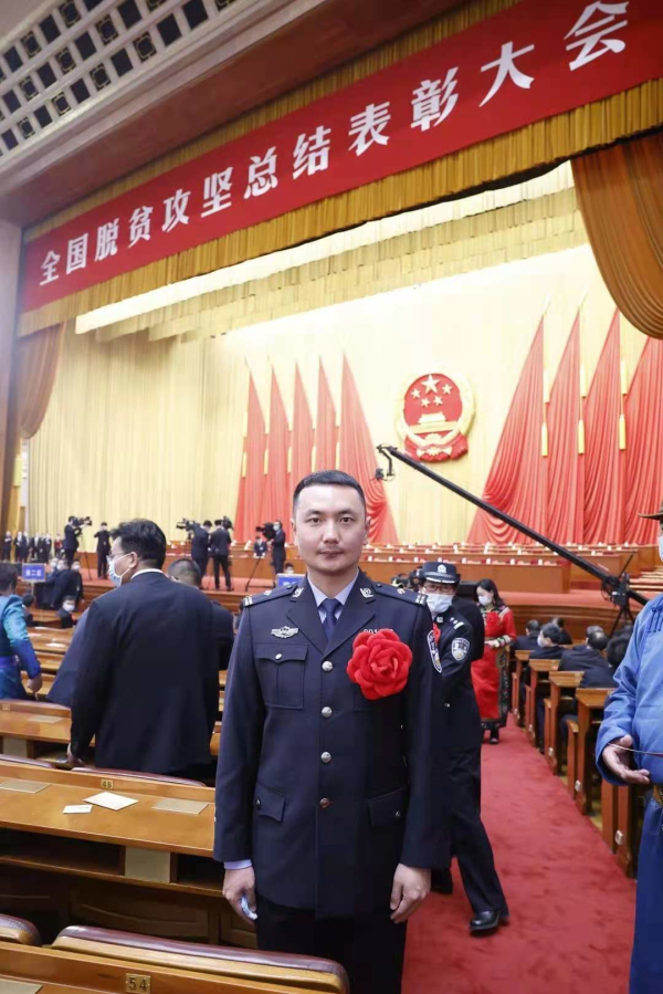王靖文在全国脱贫攻坚总结表彰大会现场