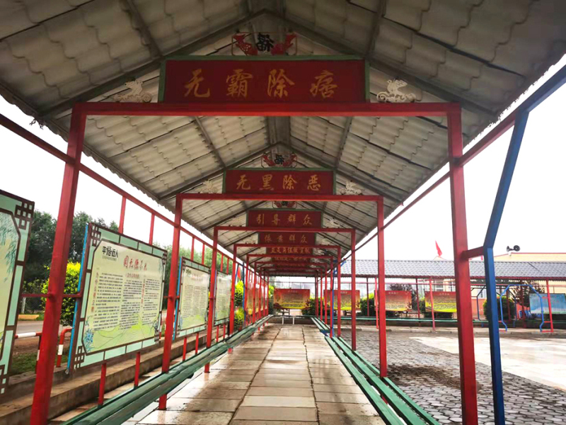 配文1：德一村的法治文化广场111