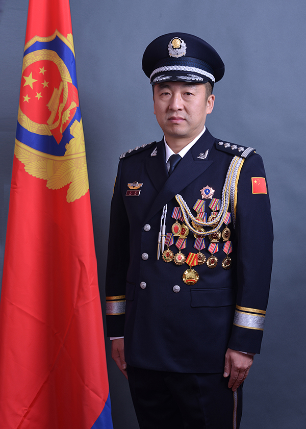 王东近照