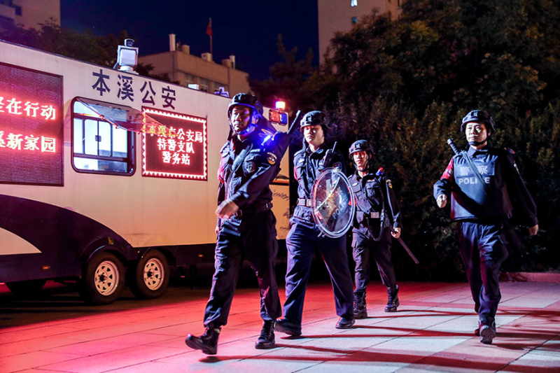 4-1本溪市局巡特警夜巡市政府广场