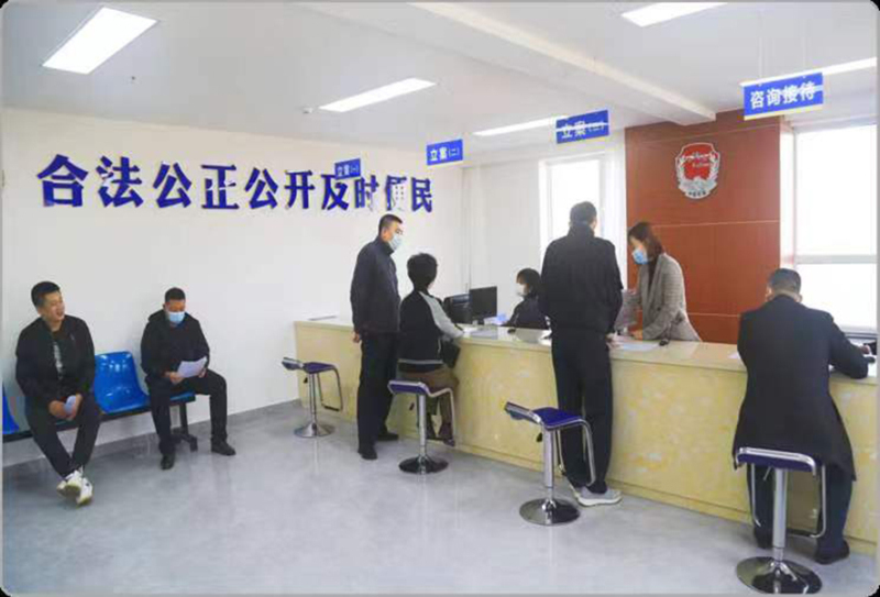 丹东市行政复议服务中心立案大厅。