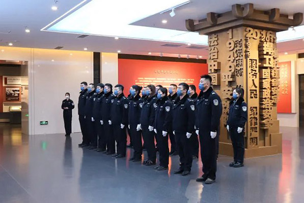 阜蒙县法院参观沈阳警察博物馆