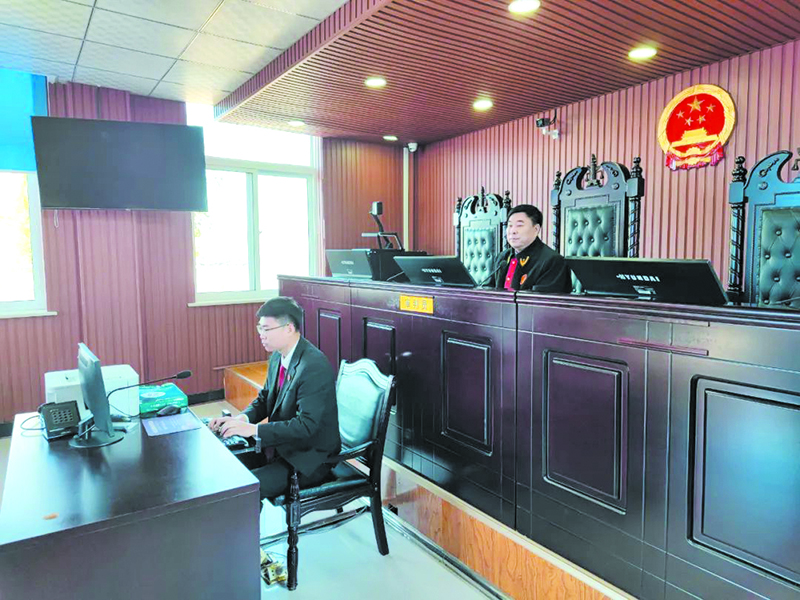 吴山法庭法官正在开庭