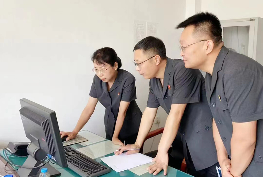 沈阳中院副院长陈青在法库县法院两家法庭现场指导审判质效工作