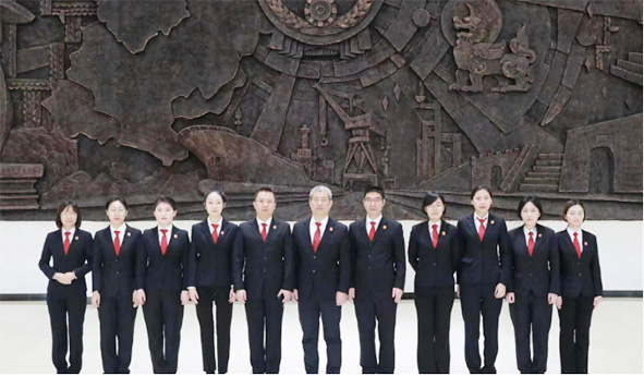 民一庭集体。