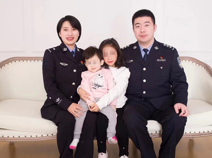 两个孩子需打码