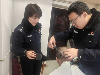 8沈阳市公安局和平分局民警 朱旭阳（右）