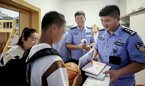 图7，李长征走访戒毒人员家属