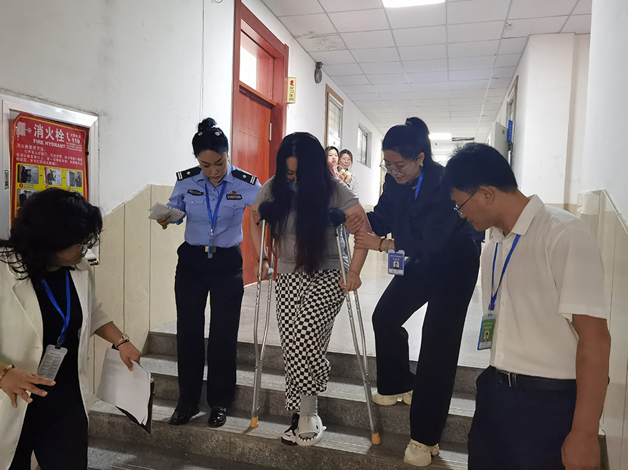 阜新考区做好“特殊考生”送考护考服务。