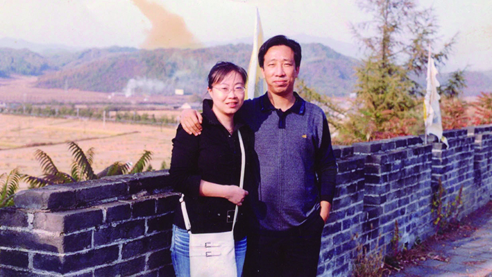 潘非琼（右）和妻子徐玫合照