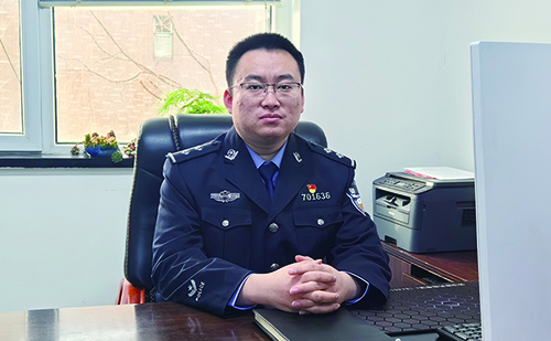曹径朗