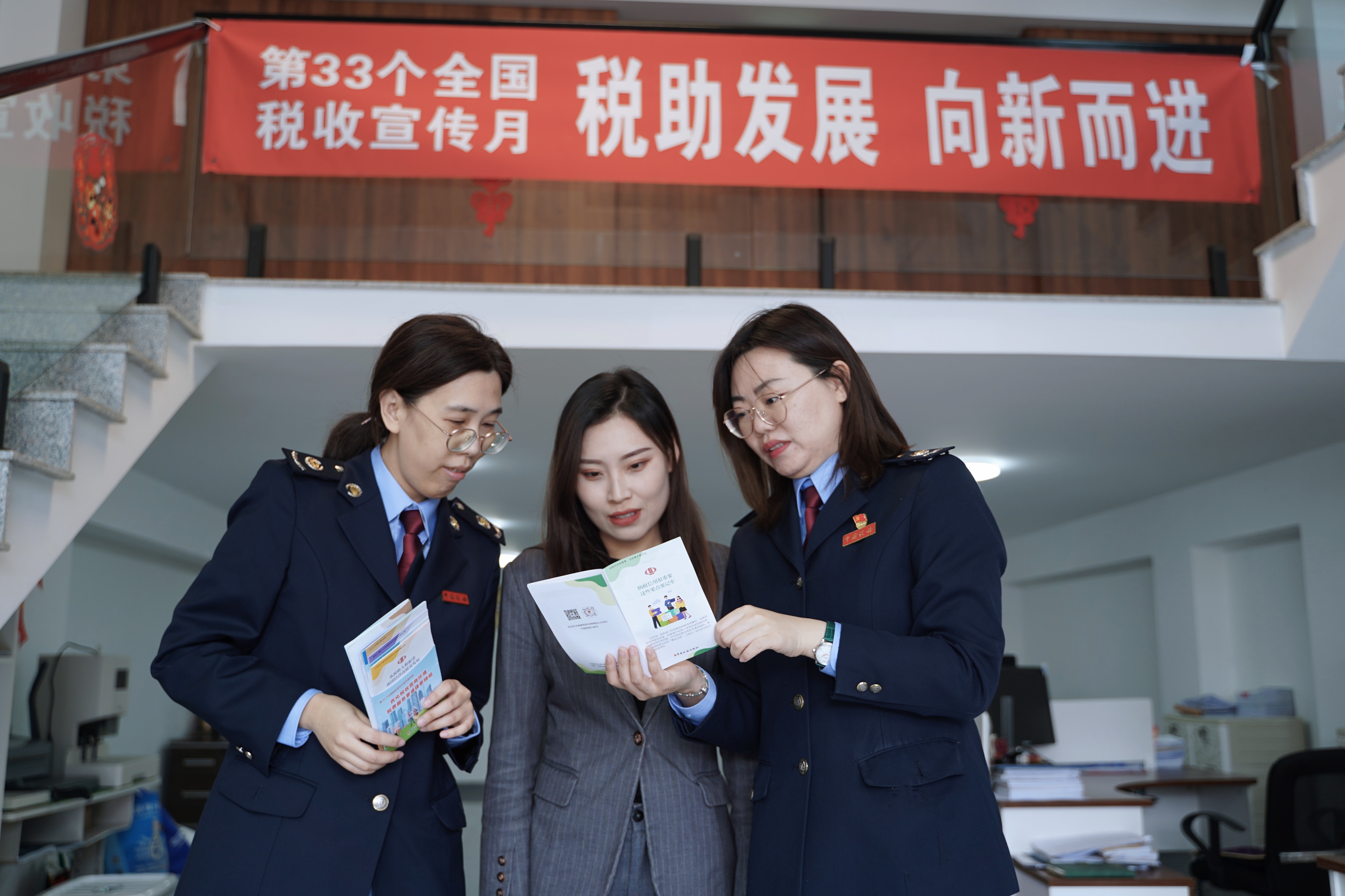辽阳县税务局：税收宣传月-涉税中介机构（图片新闻）