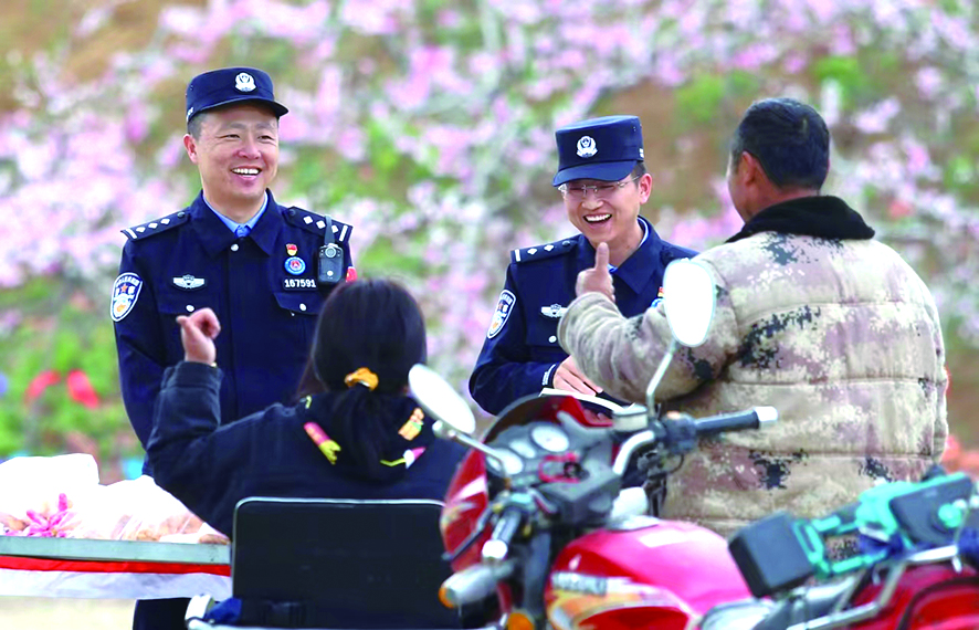 点赞 鞠鑫 摄