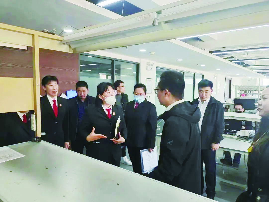 古塔法院青年干警送法进企业