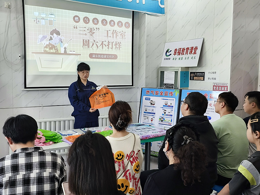蒲安社区居民都来参加“周六不打烊”活动