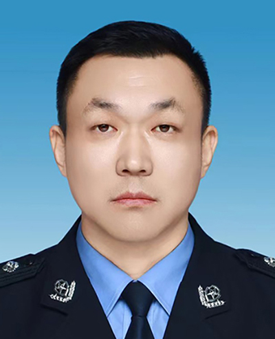 盘锦市双台子区副区长、双台子公安分局党委书记、局长佟百军