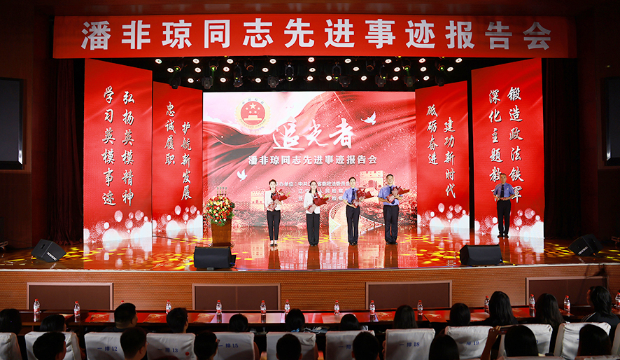 报告会现场 孟浩 王铮阳 摄