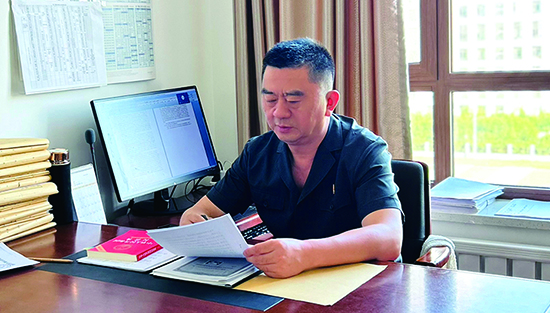 李静