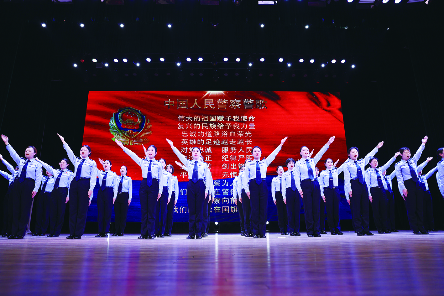 省女子监狱女警们合唱《中国人民警察警歌》