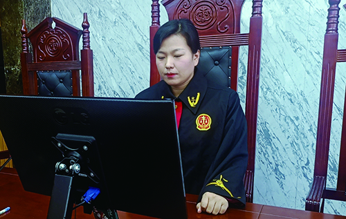 法官刘宇工作照